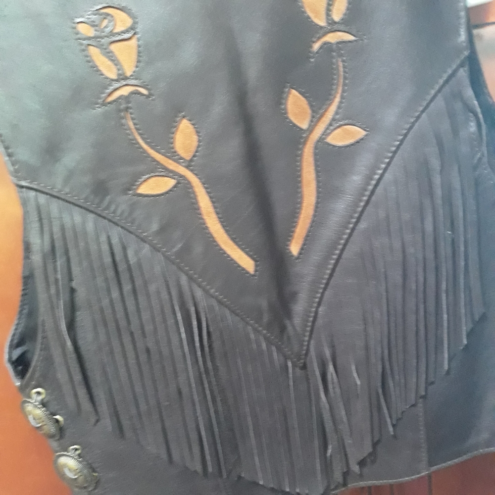 Vest - Picture 10 of 15
